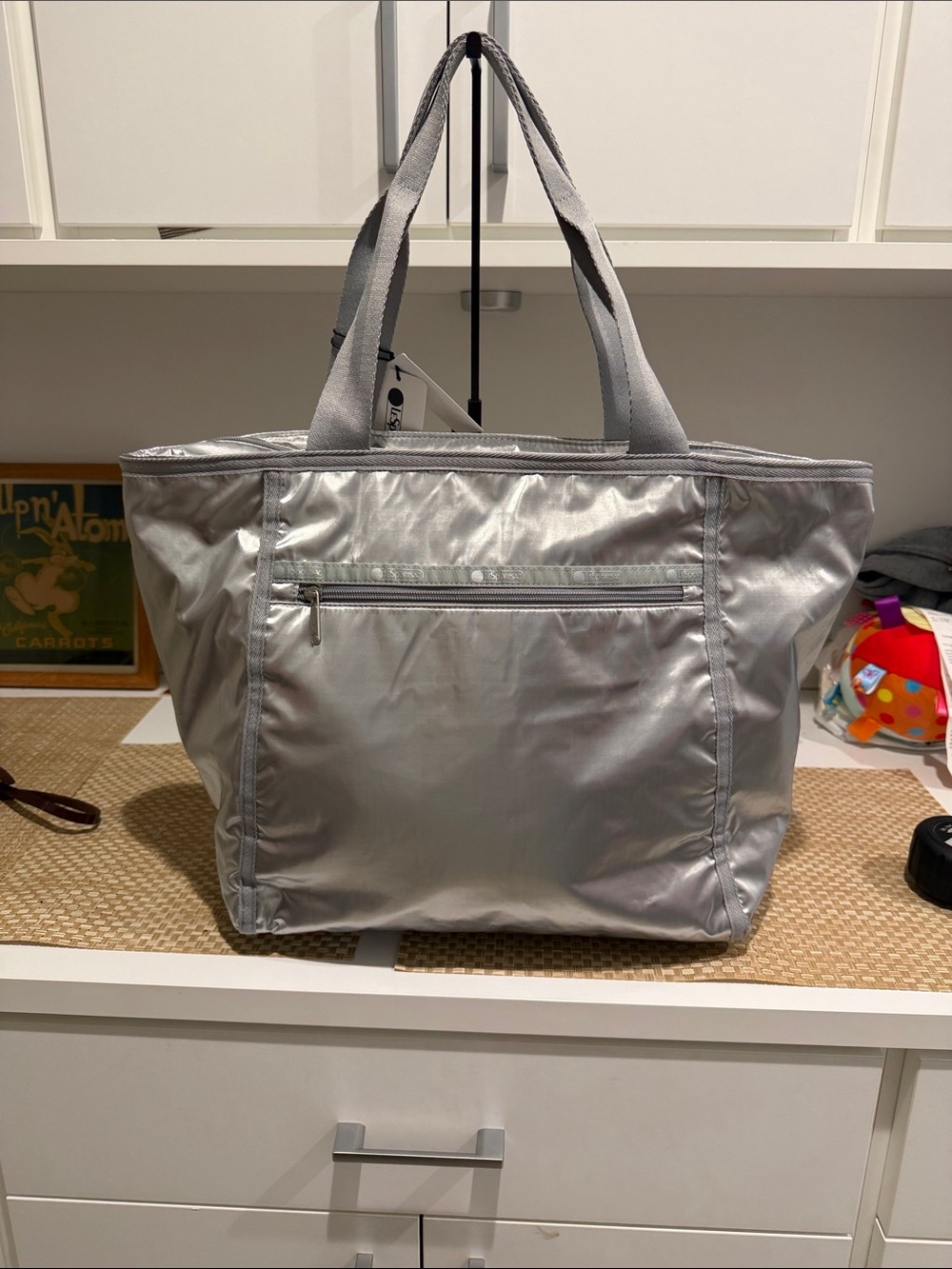 Le sportsac Silver Metallic Tote Bag - Lightweight Everyday TOTE bag - Picture 2 of 5